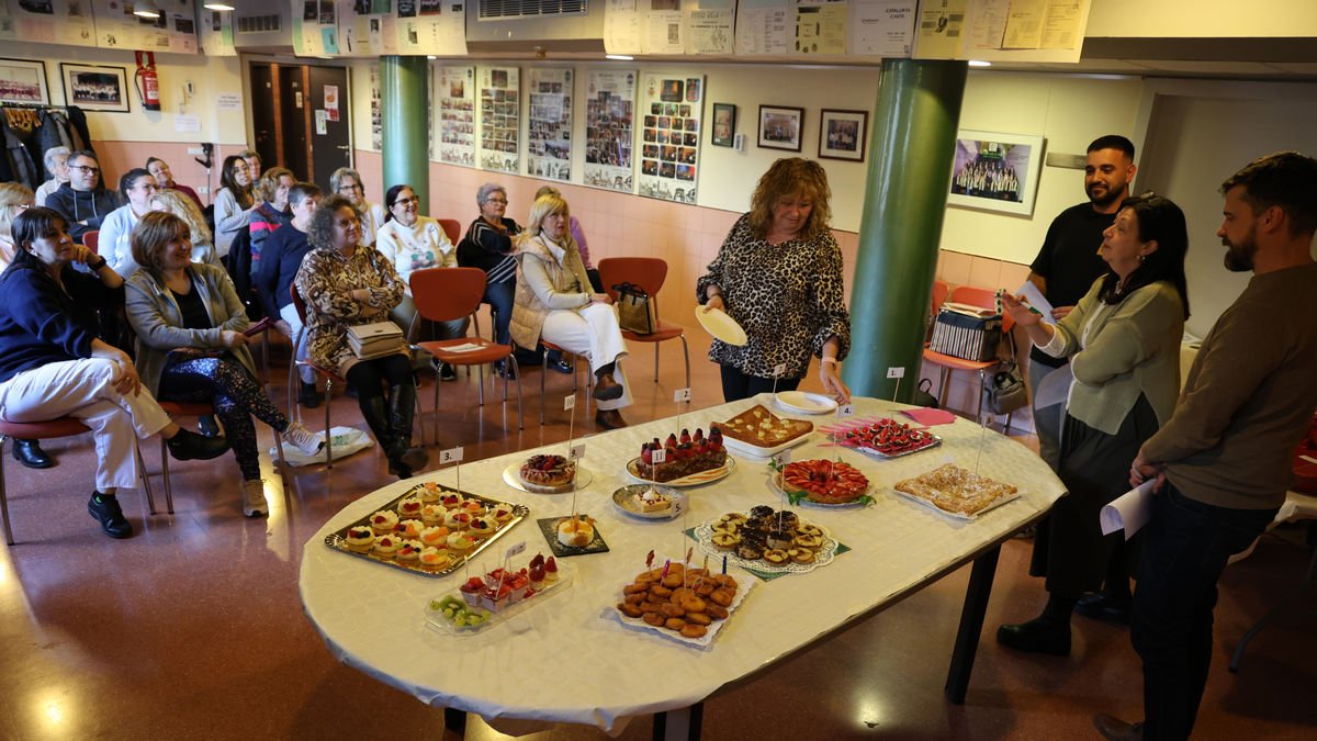 Concurso de postres hechos con fruta en el Centre Cívic de Pardinyes - AMADO FORROLLA