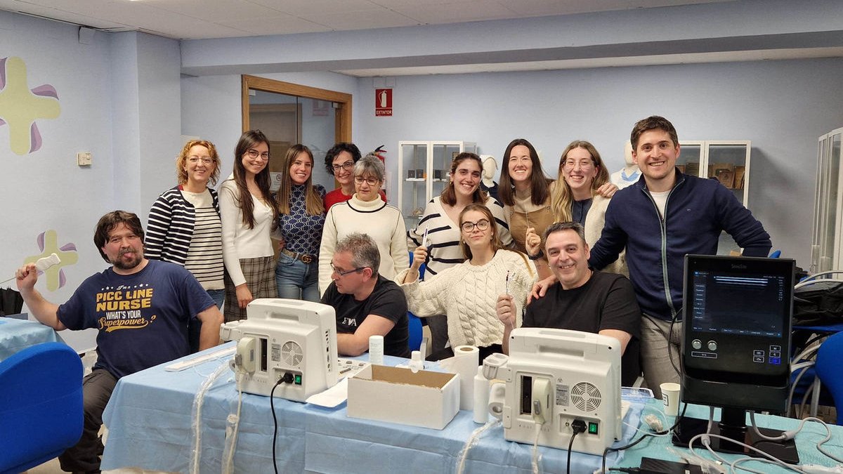 Equipo de enfermeros y enfermeras que han recibido la formación de la mano del Coill. - COILL