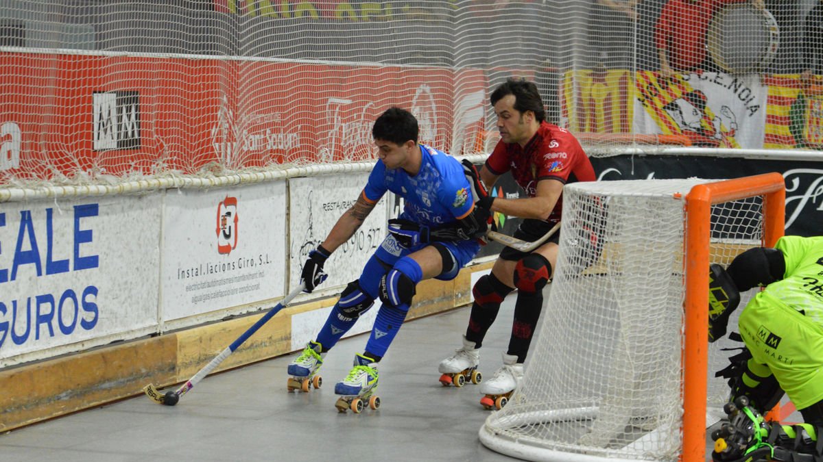 Darío Giménez, con el 0-0, tuvo esta ocasión de gol en una falta directa. - SEBAS MONCUSÍ