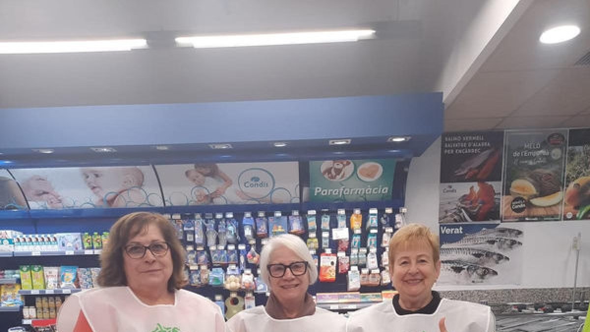 Voluntàries, ahir al Condis de l’avinguda Prat de la Riba de Lleida. - FECEC