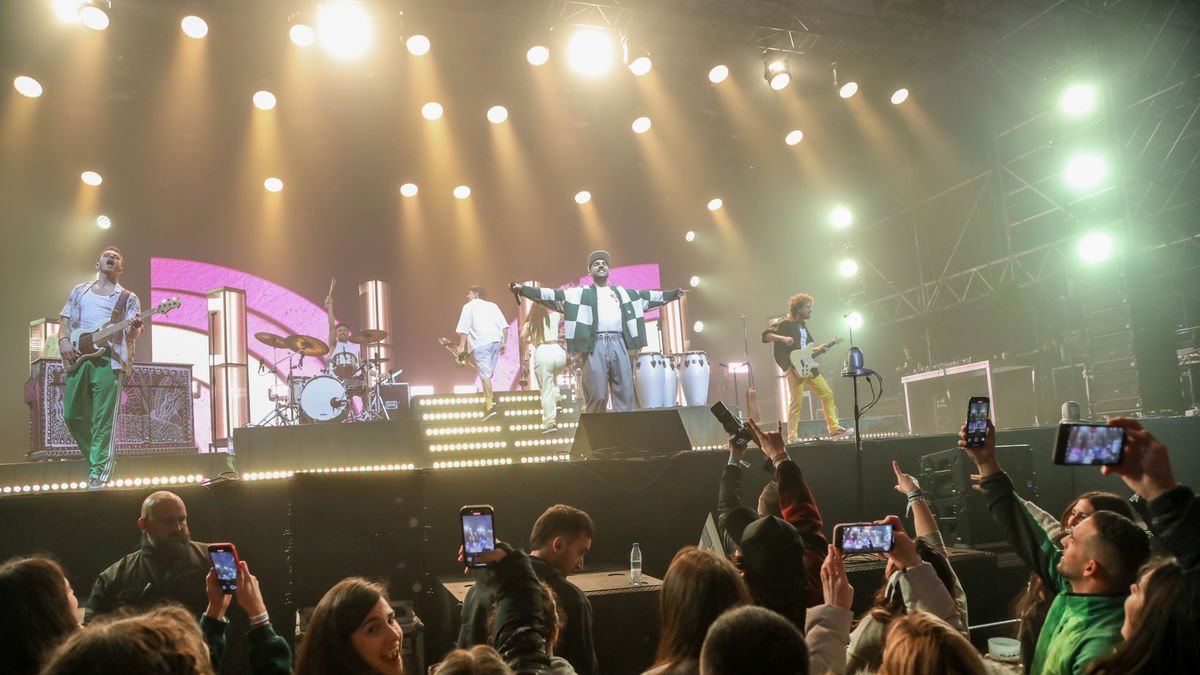 Nil Moliner, en la imagen de arriba, la noche del viernes con un lleno total en la carpa del Polar Sound. - EDGAR ALDANA