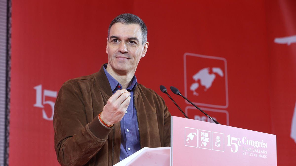 Pedro Sánchez interviene durante el XV Congreso del PSIB-PSOE en Palma de Mallorca. - ISAAC BUJ / EUROPA PRESS