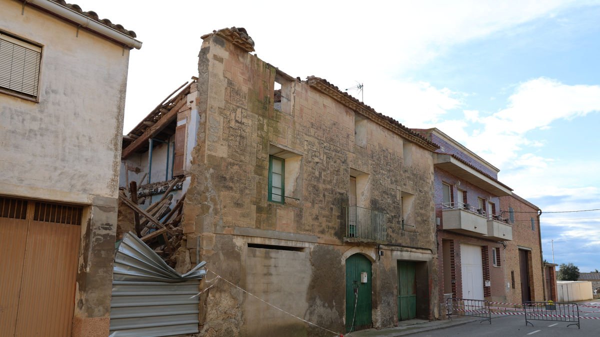 Se derrumba parte de una casa deshabitada en Malpartit - AMADO FORROLLA