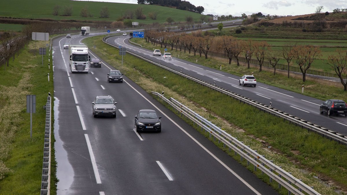 El accidente tuvo lugar en la A-2 a su paso por Vilagrassa ayer a a las seis de la mañana. - LAIA PEDRÓS