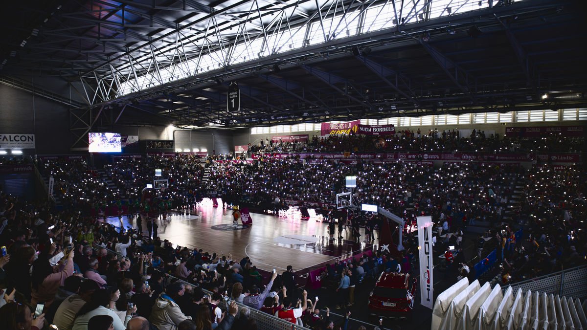 El Barris Nord durante la presentación de los jugadores. - JAVI ENJUANES
