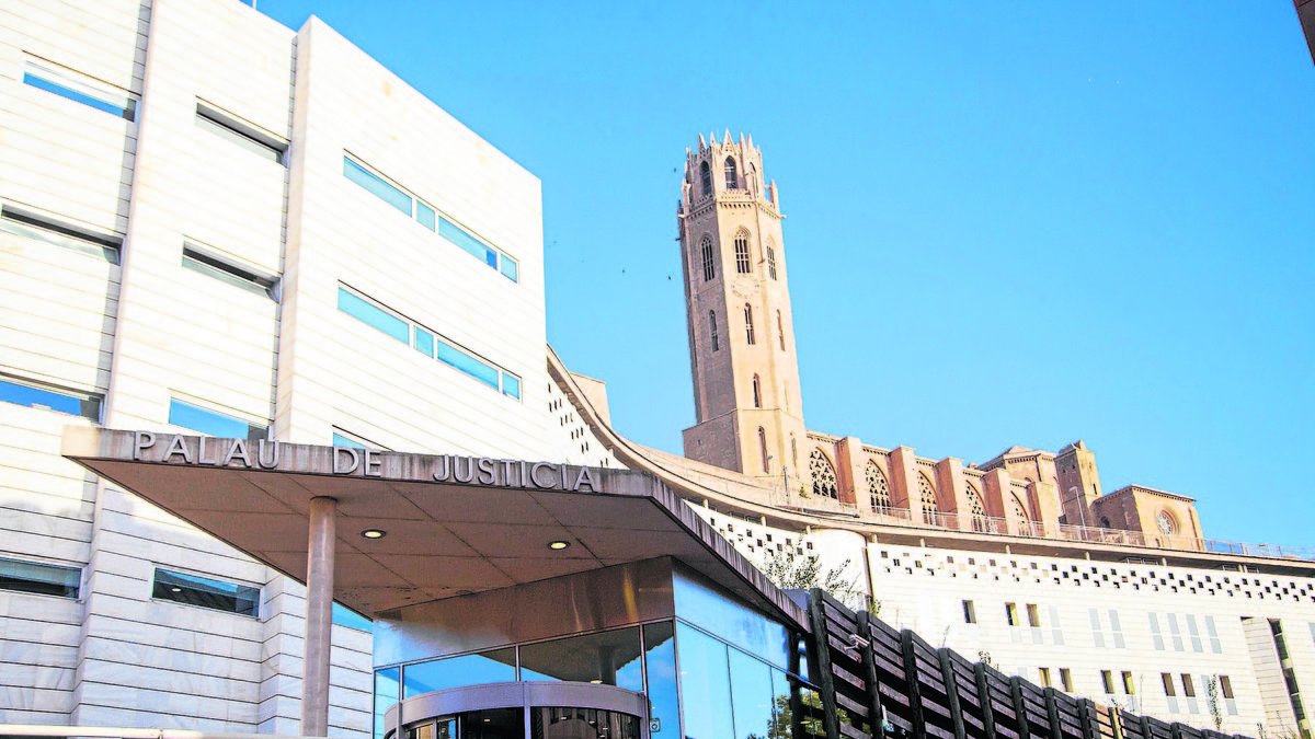 Vista de la entrada a la Audiencia de Lleida, en el Canyeret. - SEGRE