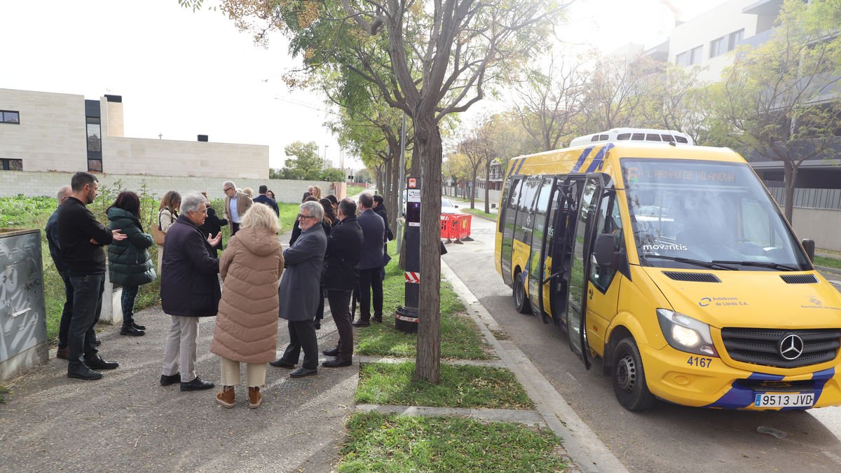 El bus de Ciutat Jardí, en su estreno el 25 de noviembre de 2024. - MAGDALENA ALTISENT