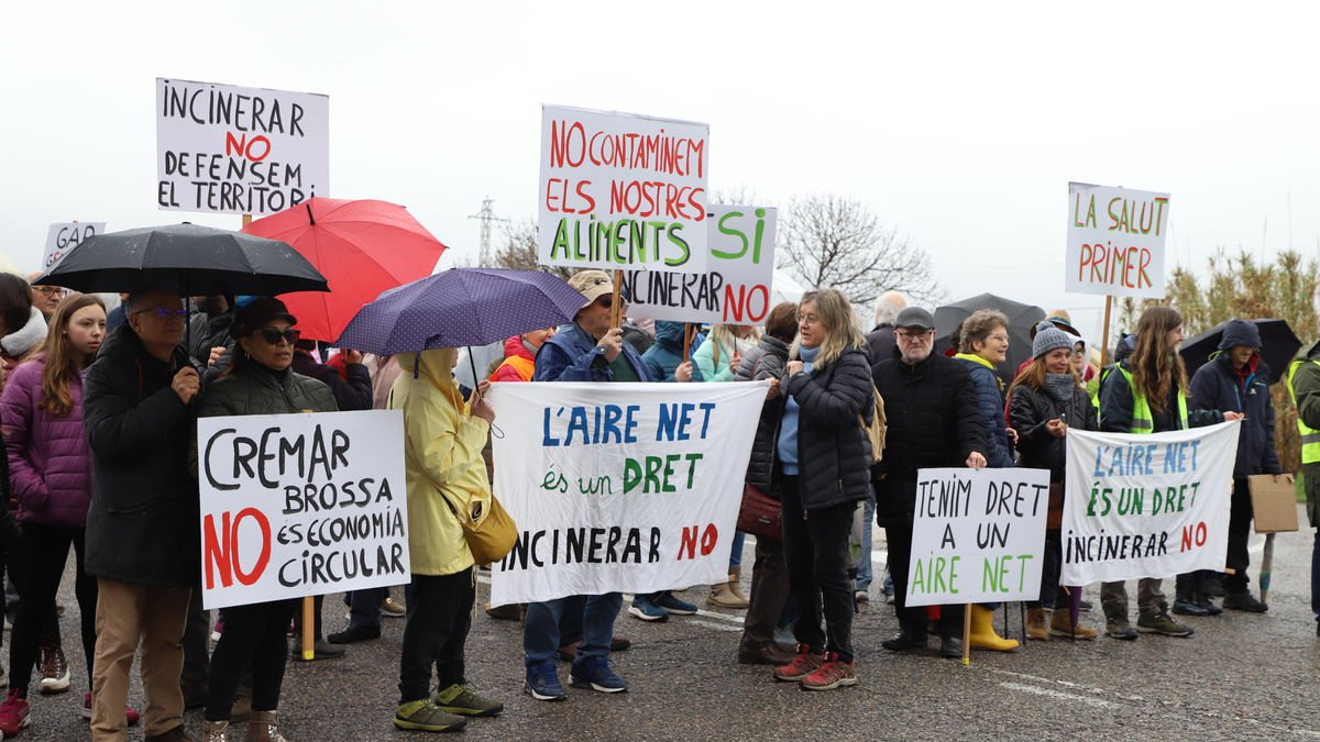 La manifestació que va tallar l’N-240 diumenge passat. - MAGDALENA ALTISENT