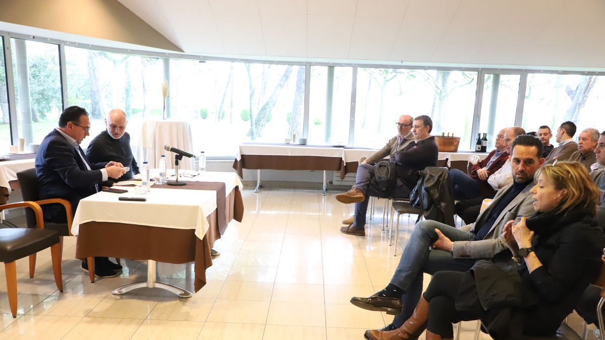 La asamblea se celebró el viernes en el Club Tennis Lleida. - MAGDALENA ALTISENT