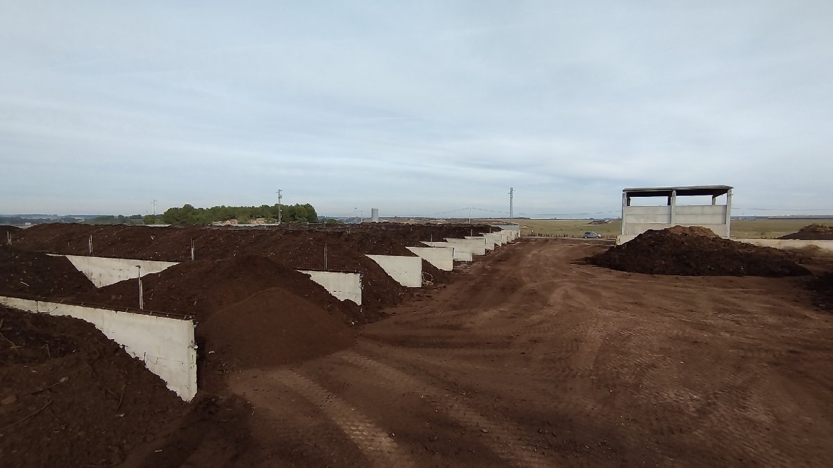Imatge de la planta d’Alcarràs Bioproductors, que obté compost i biogàs de dejeccions.