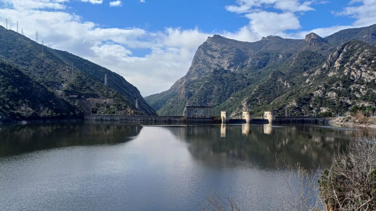 El pantano de Oliana, con 72 hm3 de agua y al 85% de capacidad. - CHE