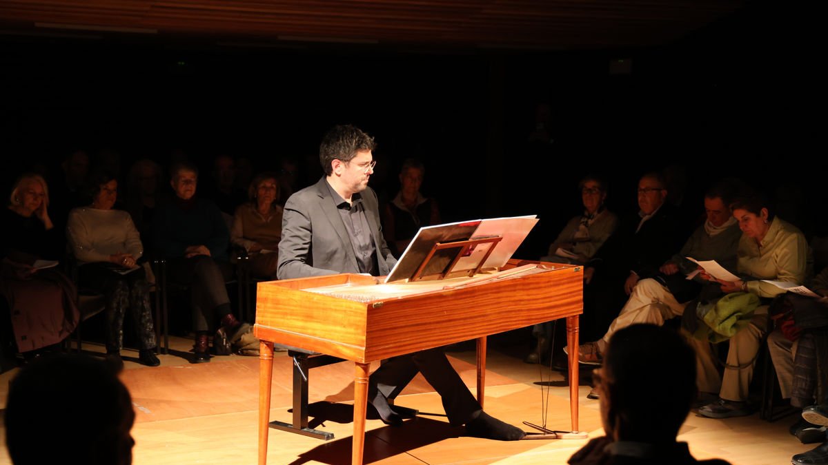El pianista Roger Illa, ayer en el concierto en el Espai Orfeó. - AMADO FORROLLA