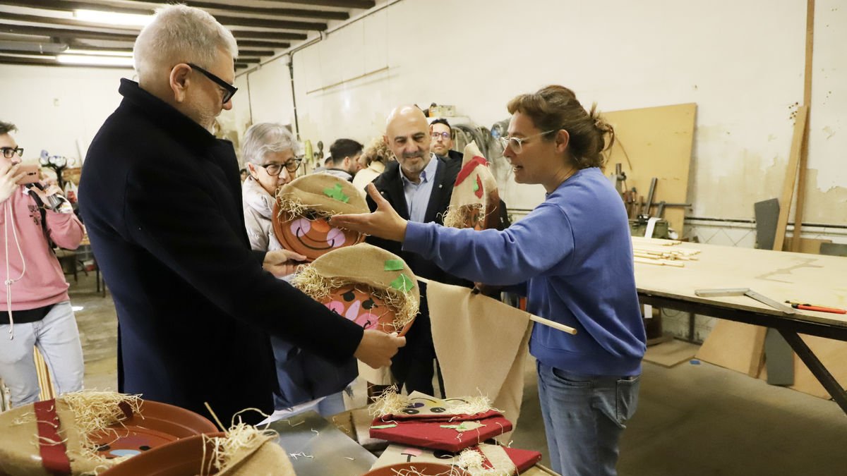 La visita del alcalde y el director general de Patrimonio Cultural al antiguo convento de Santa Teresa. - MAGDALENA ALTISENT
