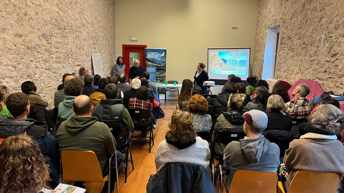 Acreditacions de turisme sostenible- Vint-i-una empreses i equipaments del Pallars Sobirà i l’Alt Urgell han rebut a Gerri de la Sal el distintiu de la Carta Europea de Turisme Sostenible, que acredita l’esforç per protegir el medi ambient i seguir criteris de responsabilitat social. - GENERALITAT