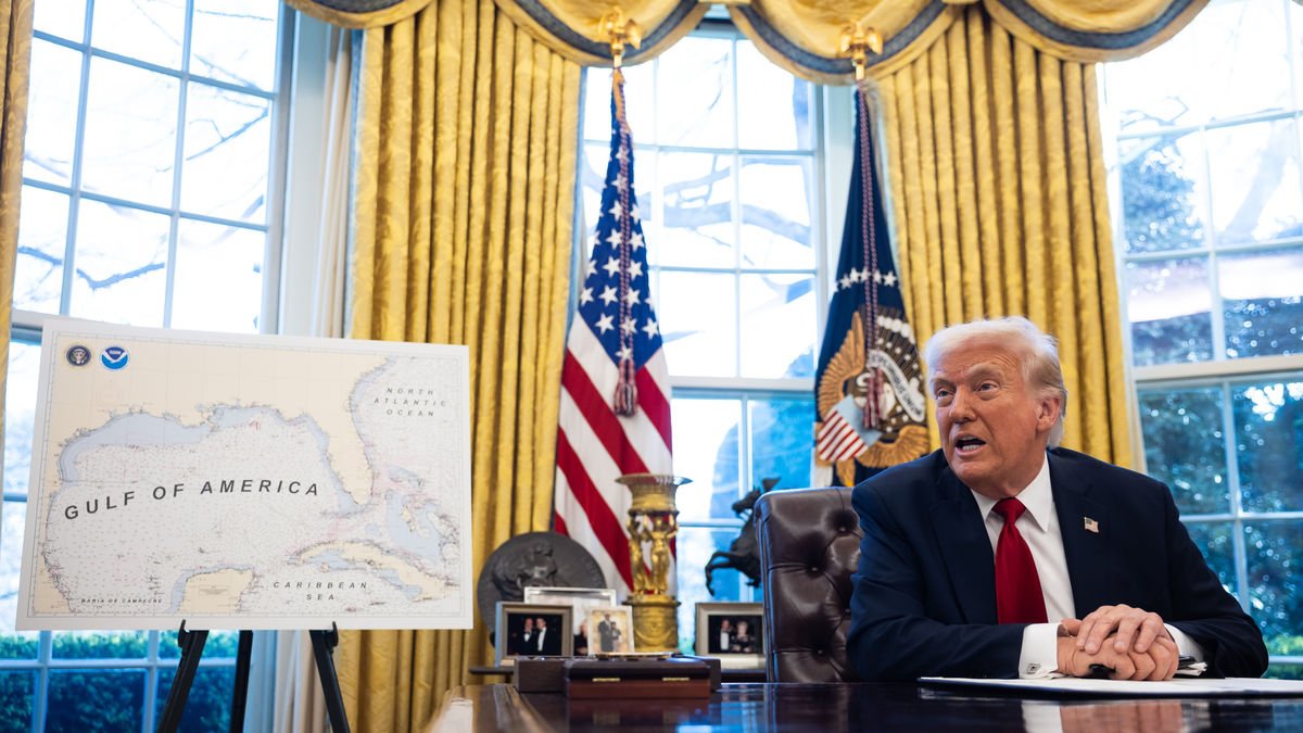 Donald Trump, en el acto de la firma de los nuevos aranceles. - EFE/EPA/FRANCIS CHUNG