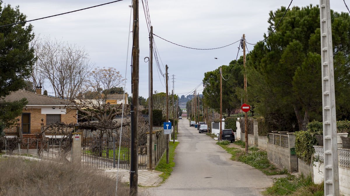 Vista de la urbanización en suelo no urbanizable en la confluencia entre las autovías A-2 y A-22 en el término municipal de Lleida.