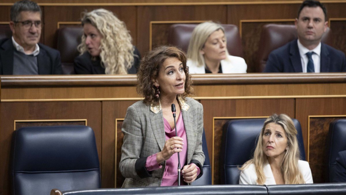 La vicepresidenta primera del gobierno español, María Jesús Montero, en el Congreso de los Diputados