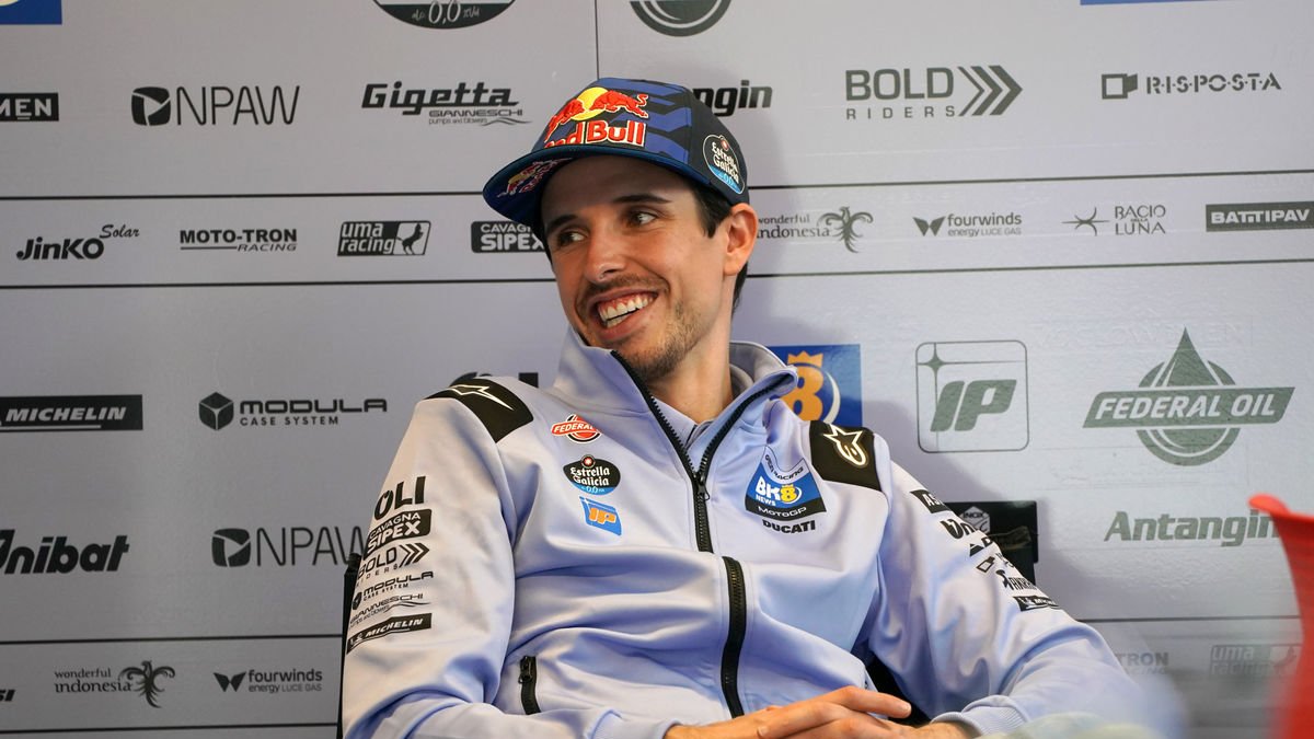 Àlex Márquez, que acabó cuarto la jornada, ayer en su box en el circuito de COTA. - EFE