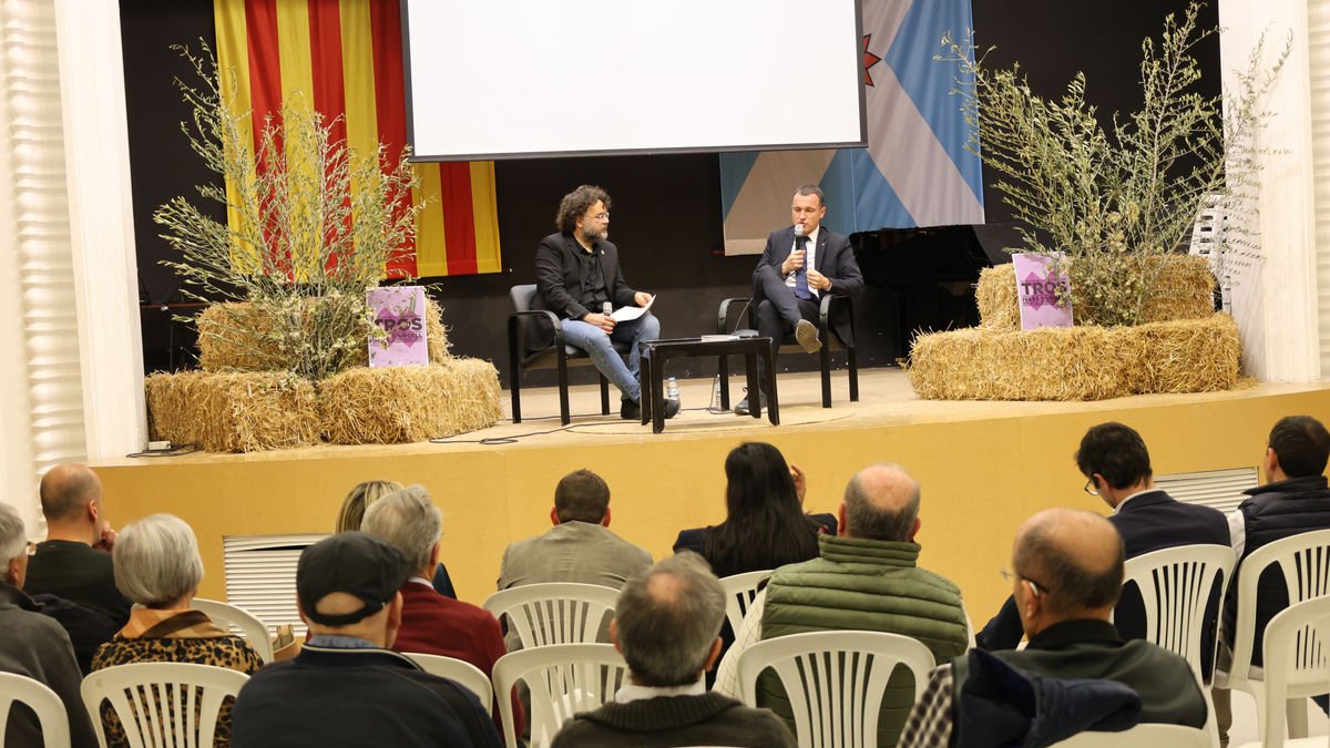 Un momento de las jornadas que se celebraron ayer en Ivars d’Urgell con la participación del conseller. - JOAN GÓMEZ