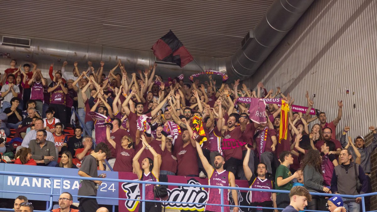 L’equip va estar ben acompanyat a les grades del Nou Congost. - JAVI ENJUANES