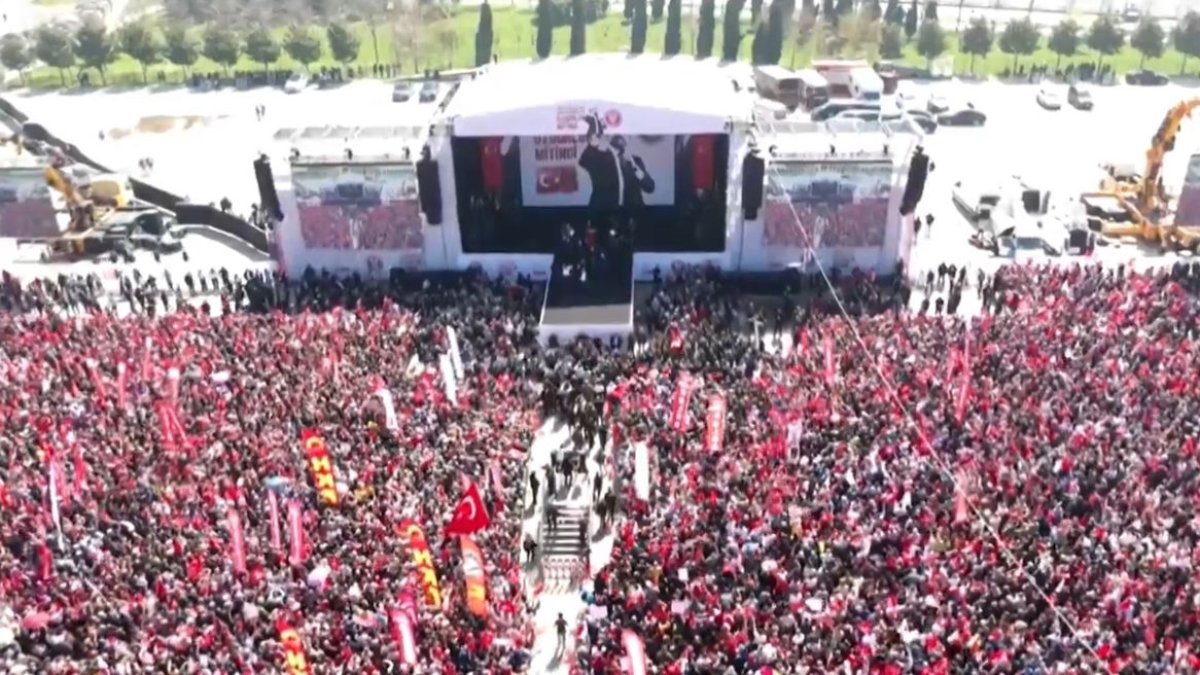 Manifestació en suport al dirigent opositor turc Ekrem Imamoglu a Istanbul. - CHP