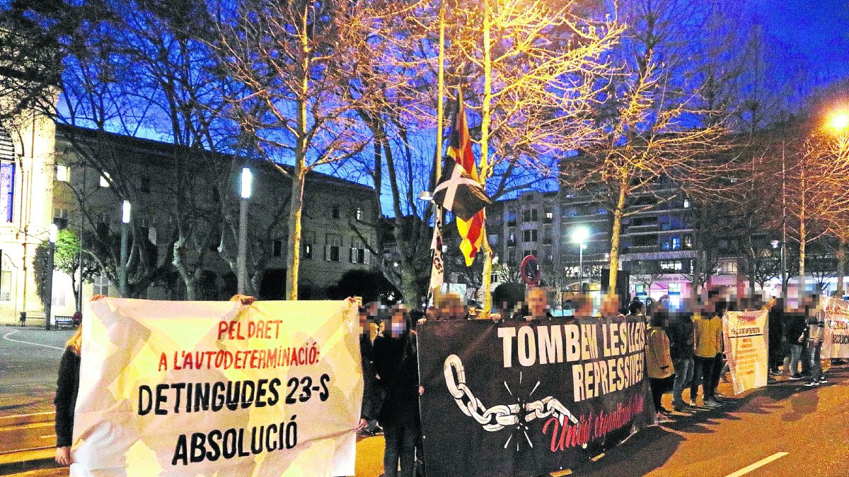 Una de les protestes contra la sentència del procés davant del Rectorat de la UdL.