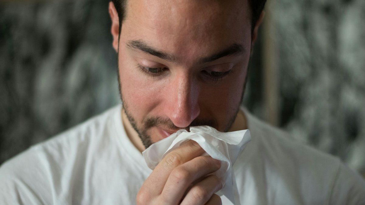 Resfriado y alergia comparten características similares, pero sus causas, duración y tratamientos son diferentes.