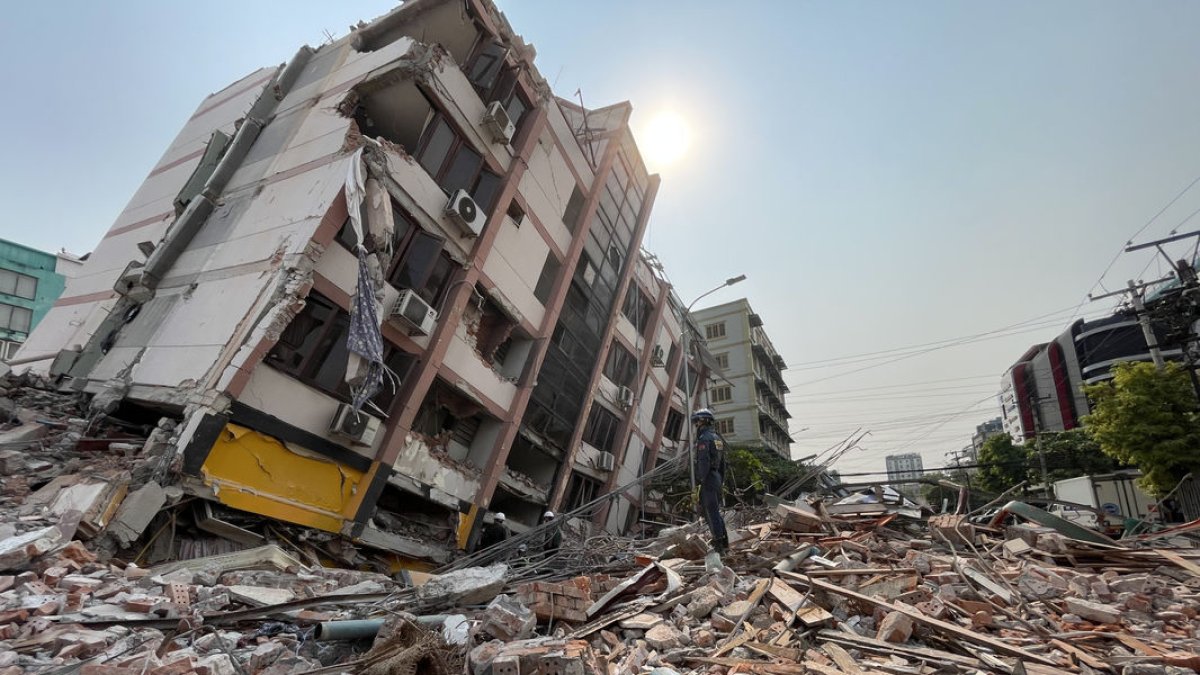 Edificios derrumbados en la ciudad de Mandalay tras el terremoto. - EUROPA PRESS / CONTACTO / JIANG CHAO