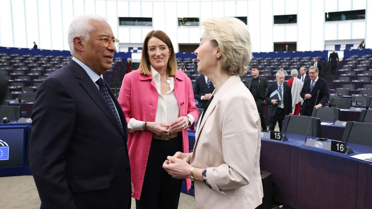 António Costa habla con Ursula von der Leyen junto a la presidenta del Parlamento Europeo. - ALEXANDROS MICHAILIDIS / EU COUNCI / DPA
