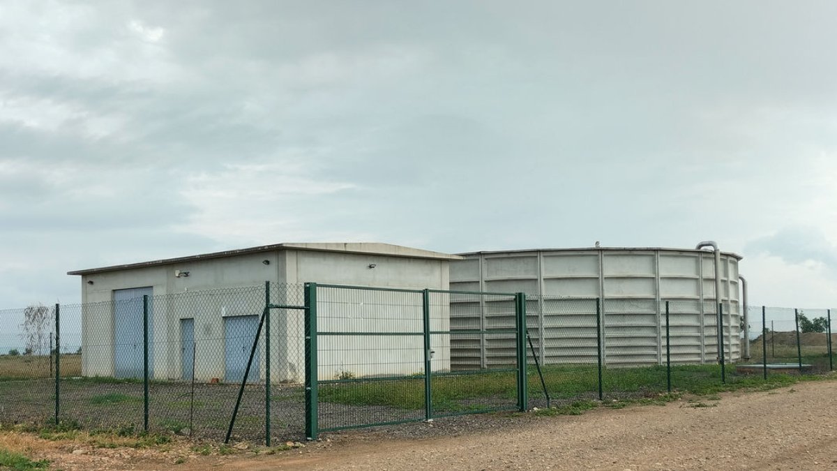 Planta potabilizadora de Miralcamp, al lado del pantano de la Basella, del que se abastece el municipio. - E. FARNELL
