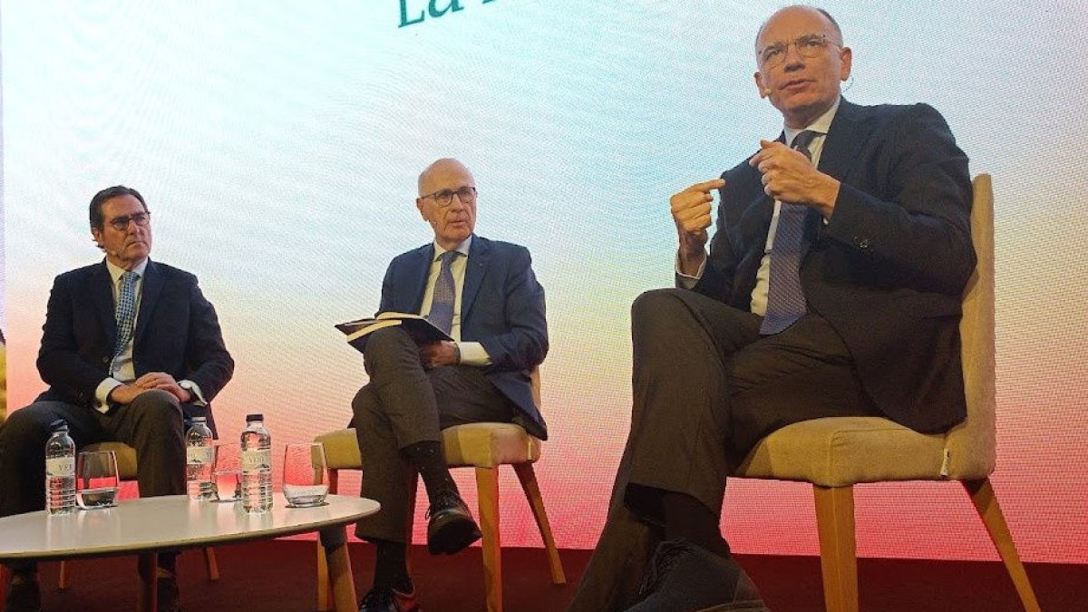 Antonio Garamendi (CEOE), Josep Antoni Duran Lleida i l’italià Enrico Letta, ahir a Binèfar. - E.B.D.