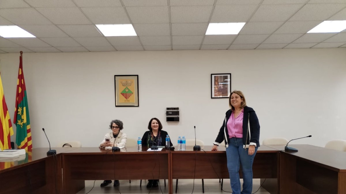 Teresa Ibars, Anna Sàez y Rosa Pujol, el jueves en Aitona. - AYUNTAMIENTO DE AITONA