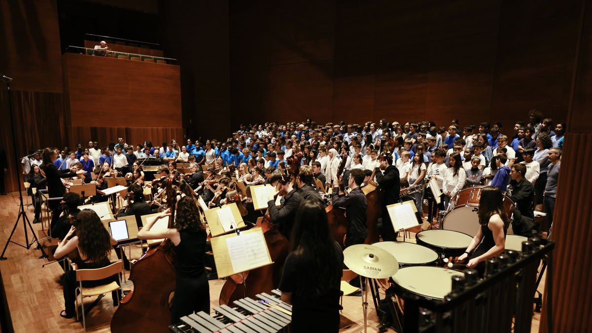 Interpretación ayer de la cantata ‘Món blau’, de Laura Farré. - PAERIA