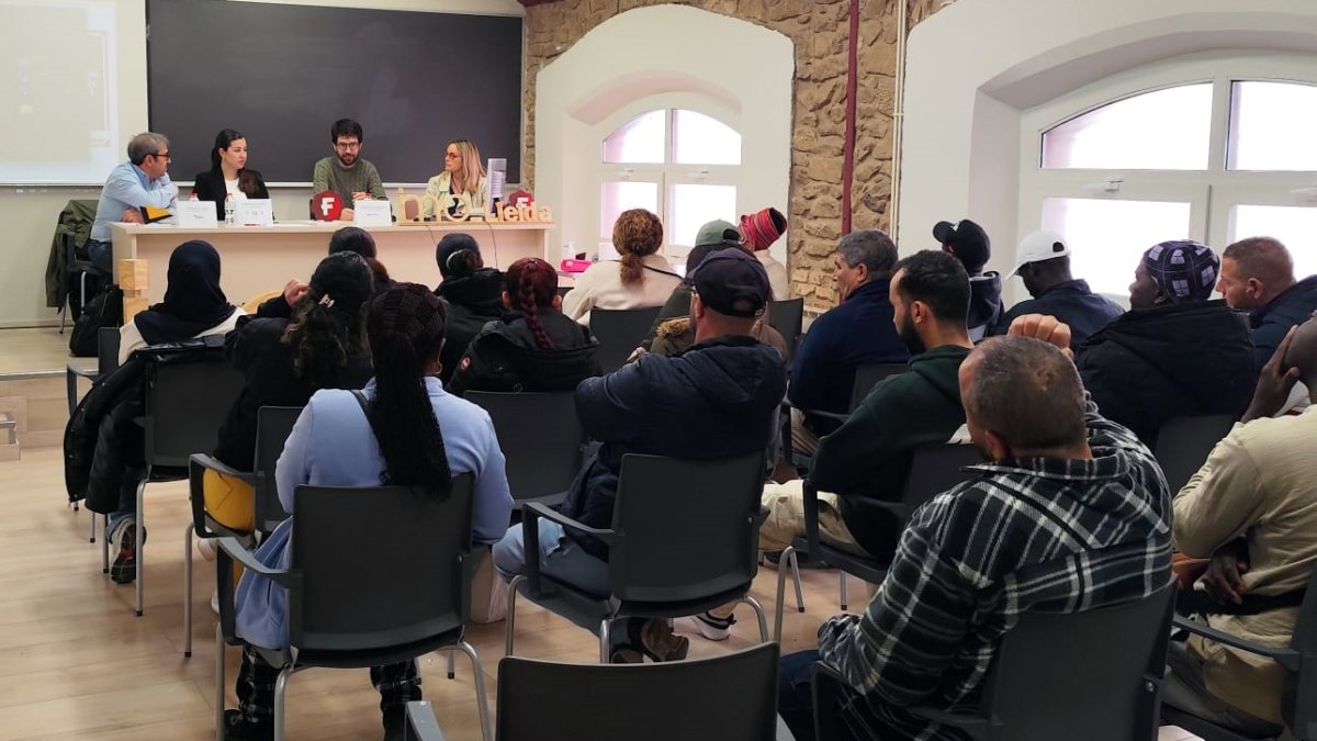 Els i les representants d'empreses líders donen a conèixer els perfils professionals més demandats en una jornada de l’IMO.