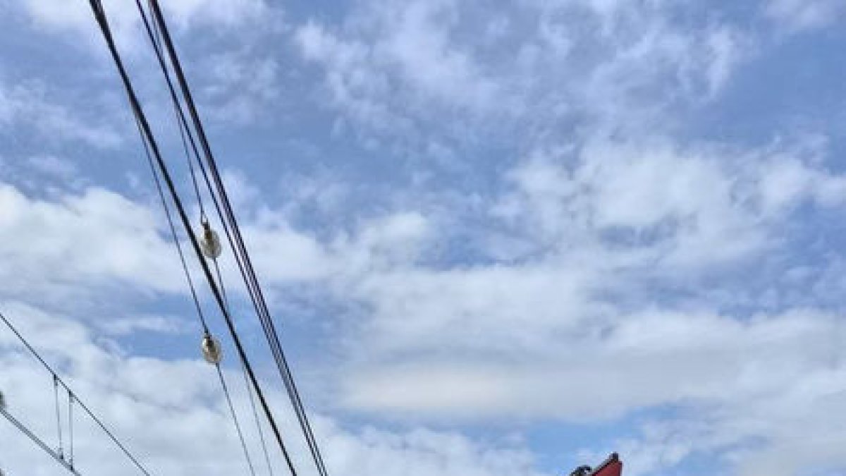 Un cotxe que va caure a les vies va interrompre la circulació a l’R1. - BOMBERS DE LA GENERALITAT