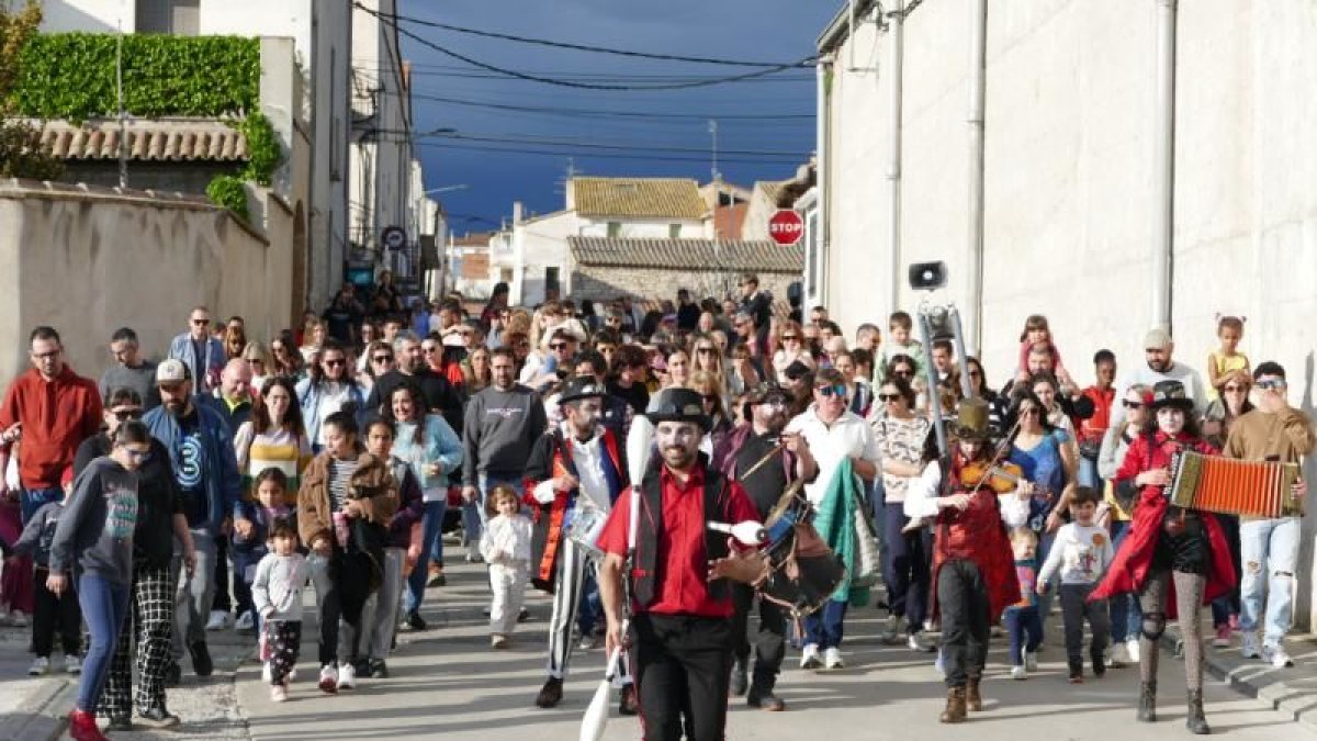Circo y música llenaron las calles de Bellcaire d’Urgell. - EUDALD SALSE