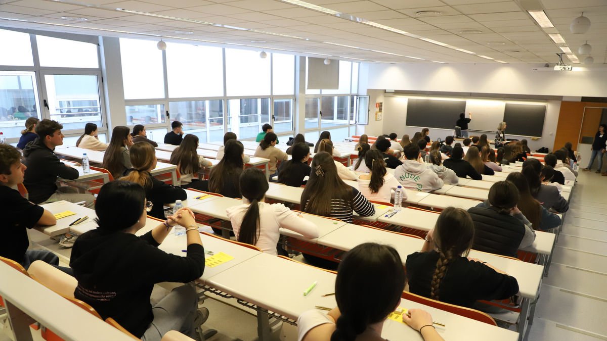 A Lleida estaven convocades a les PAP un total de 472 persones. - MAGDALENA ALTISENT