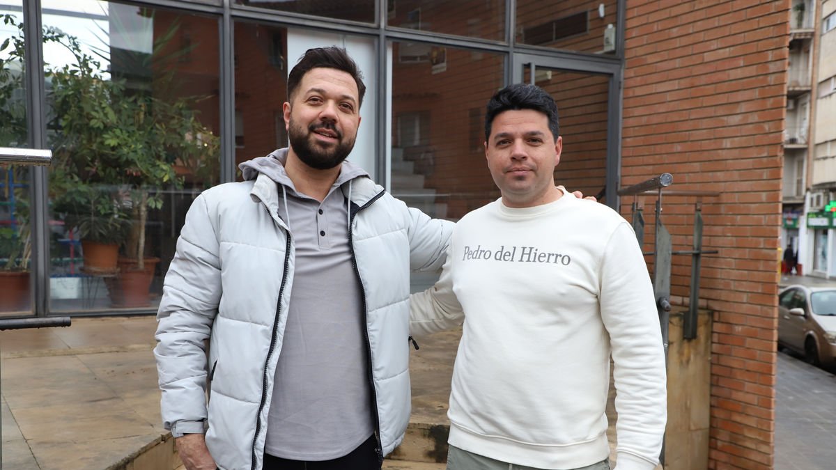 Josué Giménez i Isaac Serra, de 36 anys, es van graduar l’any passat en Treball Social per la UdL. - MAGDALENA ALTISENT