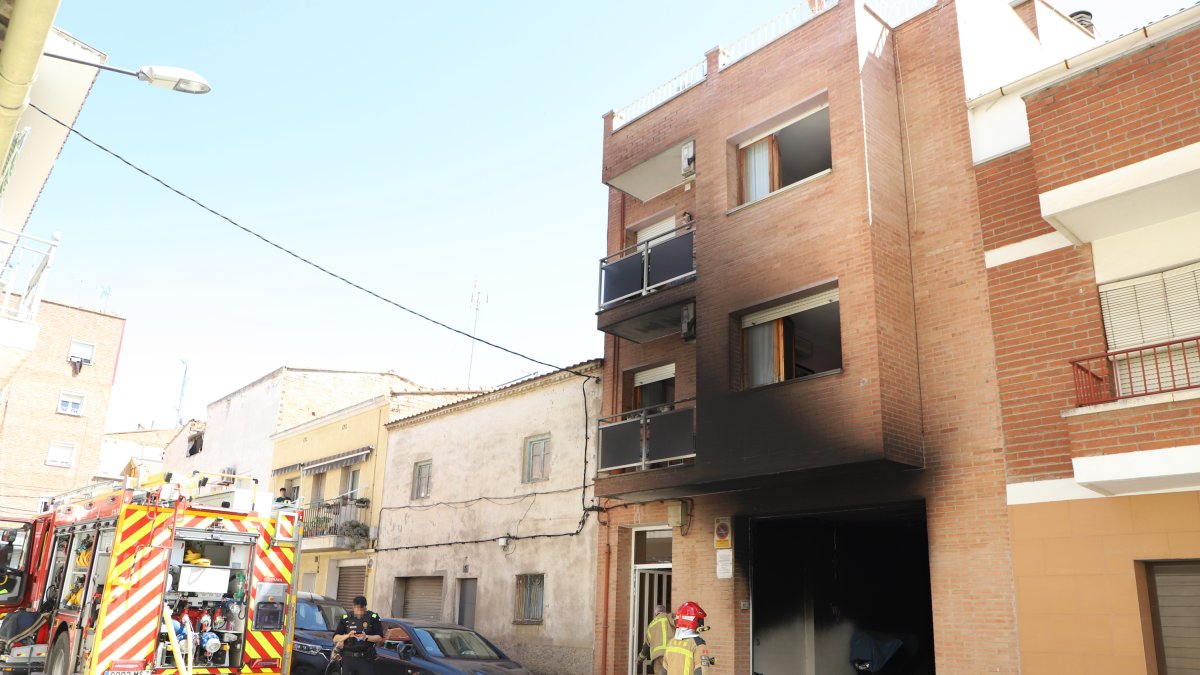Crema un cotxe en un garatge del barri del Secà de Lleida