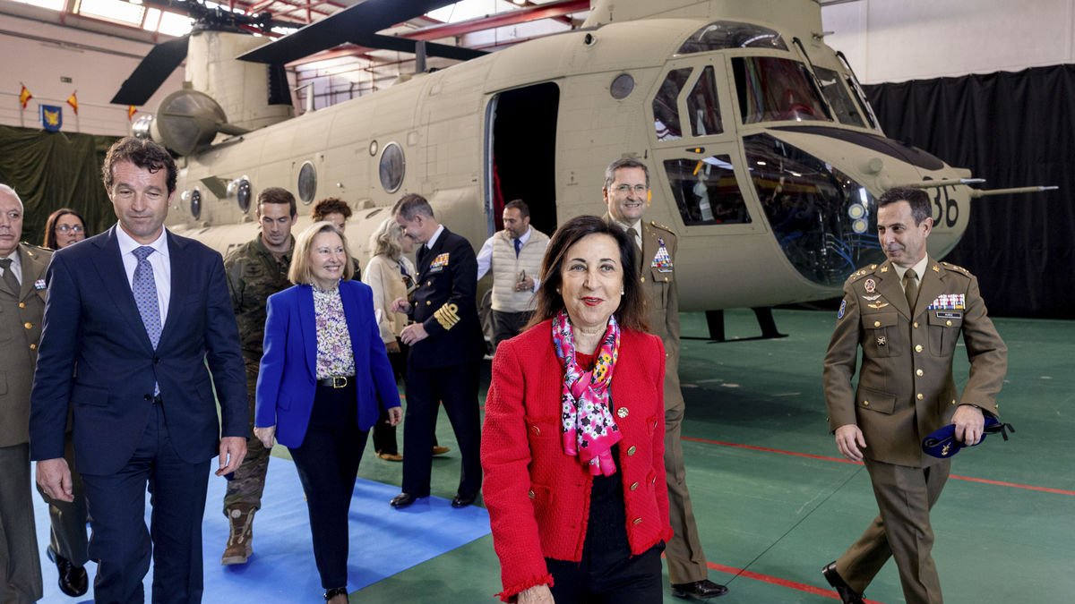 Robles va presidir ahir l’entrega d’un helicòpter a l’Exèrcit. - EFE