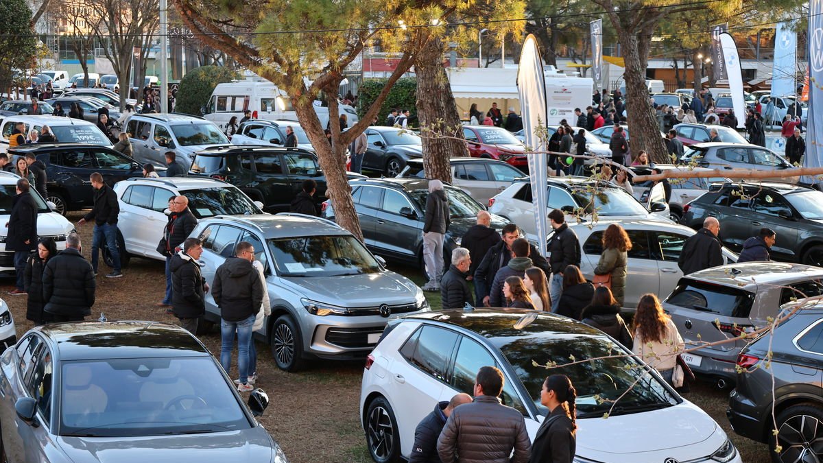 Visitants al Saló durant la jornada de dissabte. - J.GÓMEZ
