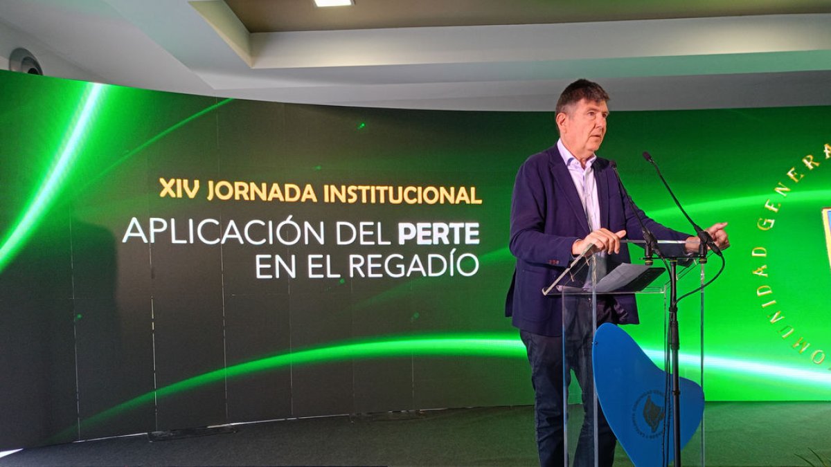 El exministro Manuel Pimentel pronunció una conferencia seguida de un breve coloquio. - E.B.D.