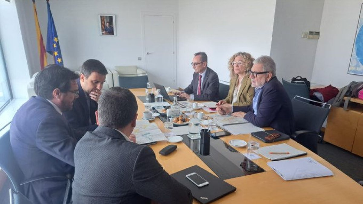 L’alcalde, Fèlix Larrosa, reunit ahir amb membres del Govern. - AJUNTAMENT DE LLEIDA