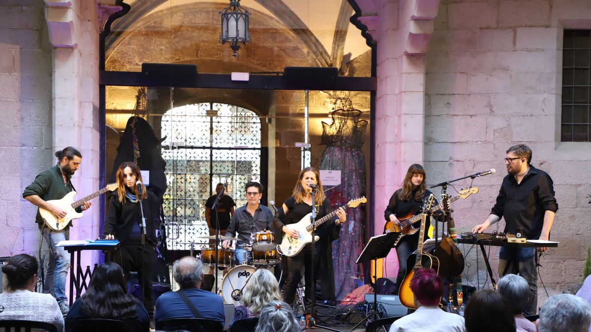 La banda Les Kol·lontai estrena la programació de Sant Jordi a l’IEI - MAGDALENA ALTISENT