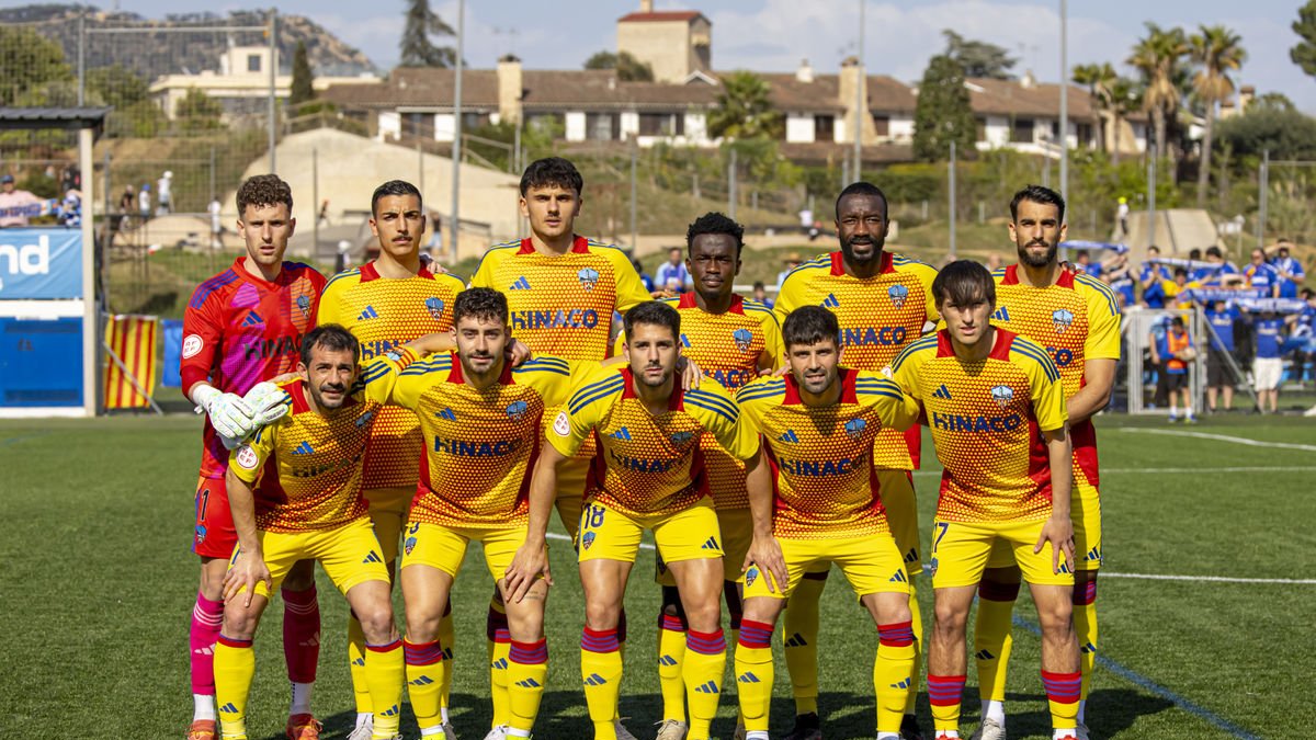 L’onze inicial que va presentar el Lleida diumenge davant del Badalona Futur. - JORDI ECHEVARRIA
