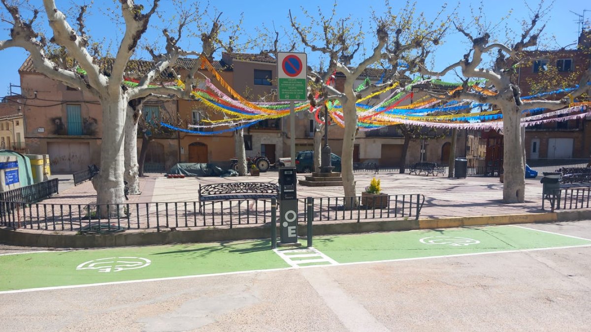 Els carregadors es troben al costat de la plaça de la Bassa. - AJUNTAMENT DE BOVERA