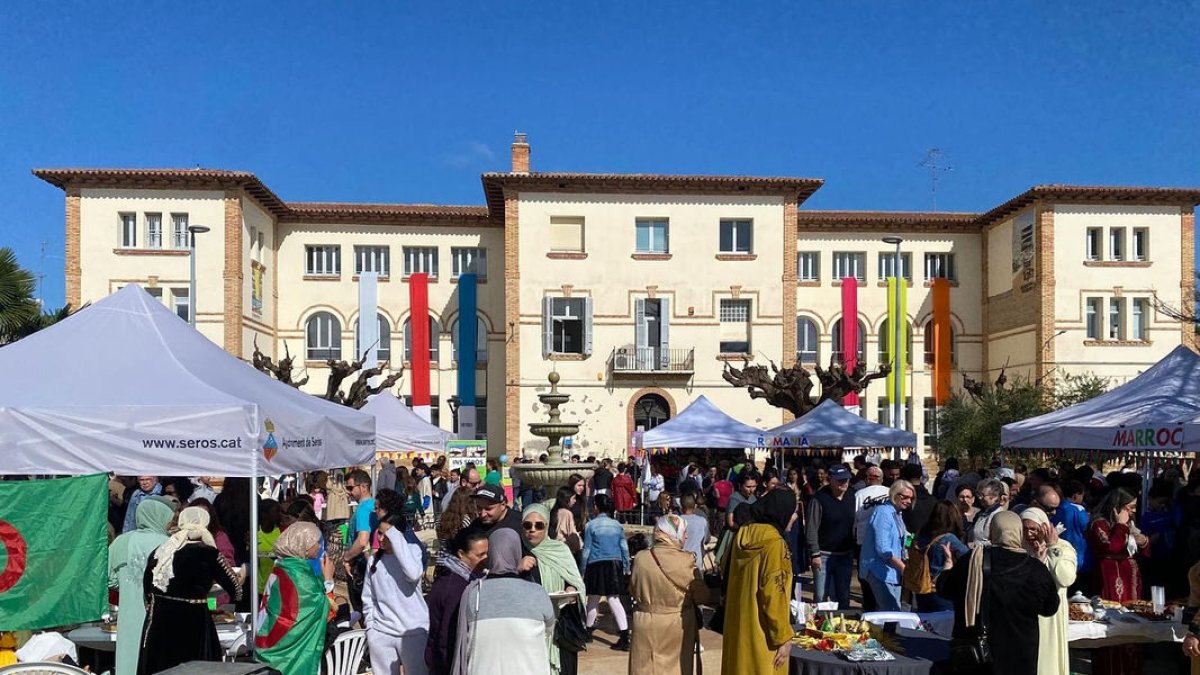 La plaça de les Escoles va concentrar els actes de la segona edició del Fòrum de les Cultures. - A. SERÒS