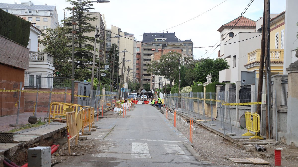 Construcción del carril bici de Alfred Perenya el pasado mayo. - AMADO FORROLLA