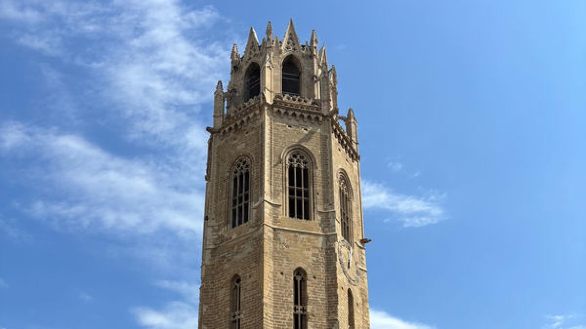 La asociación presentó ayer la campaña bajo el campanario. - L.B.