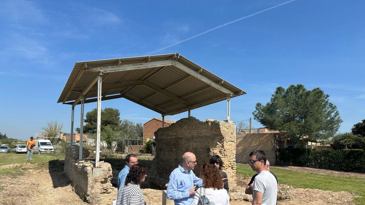 Visita ahir a la zona del mausoleu romà de Corbins. - AJUNTAMENT DE CORBINS
